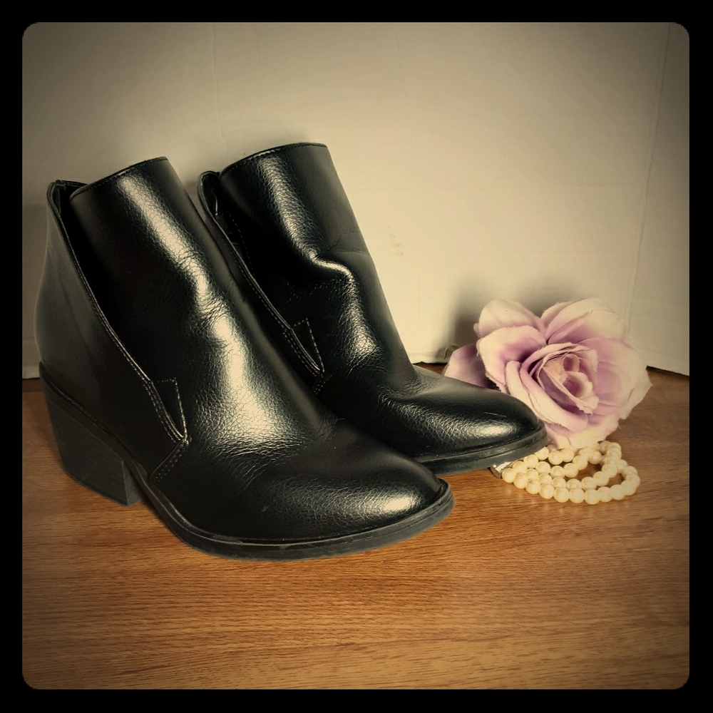 Like New Apt. 9 Boots